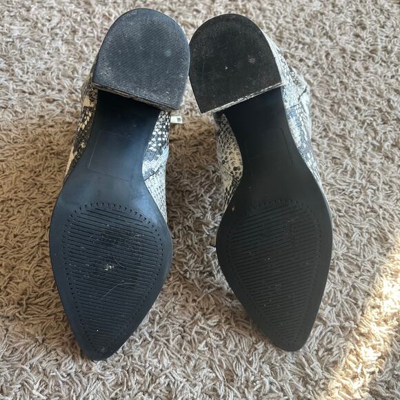 Madden Girl Cream / Black Snake Pattern Heeled Pointed Toe Ankle Boot Size 7M - Picture 6 of 7